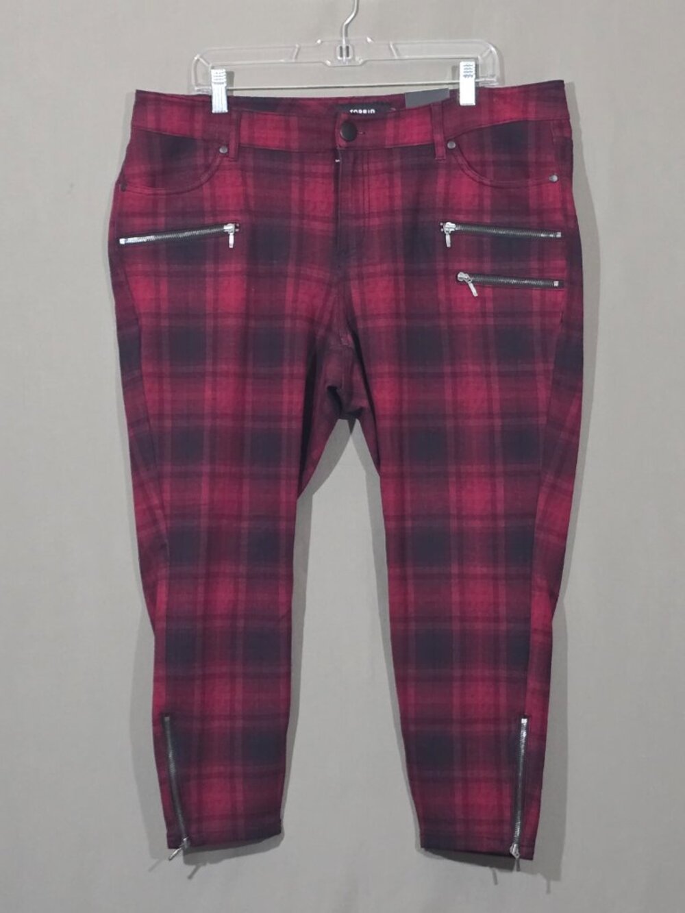 Torrid Plaid Skinny Pants Women’s 20 Red Black Ankle Zip NWT Plus